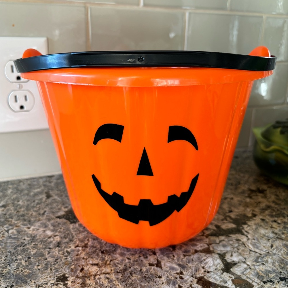 Pumpkin bucket